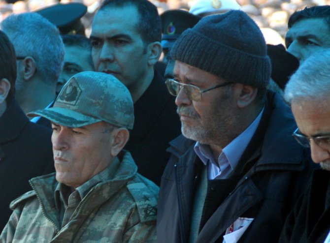 Cezaevi aracının devrilmesi sonucu şehit olan astsubay toprağa verildi