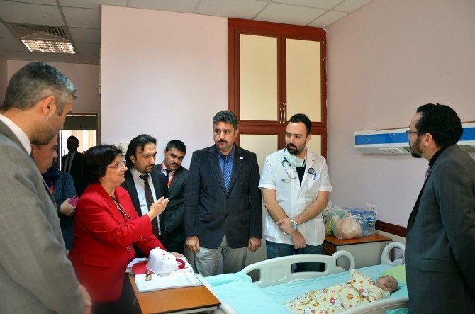 Afgan Bebek ADÜ’de Hayata Tutundu