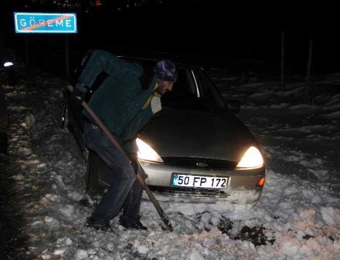 Nevşehir-Göreme yolu buzlanmadan dolayı kapandı