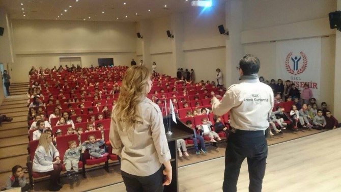 NAK Arama Kurtarma’dan bir günde bin öğrenciye deprem eğitimi