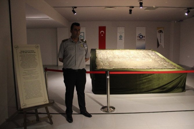 Süleyman Şah Türbesi’nin sanduka örtüsü ilk defa sergileniyor