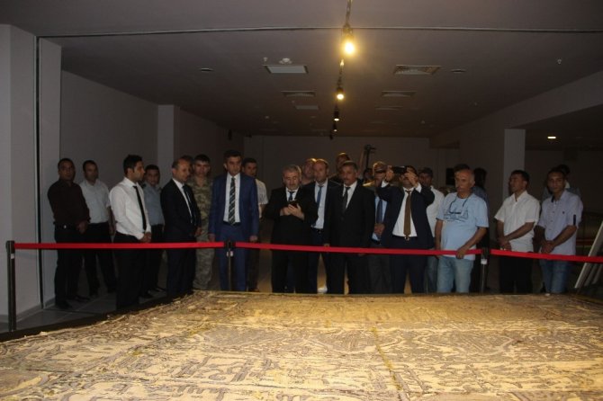 Süleyman Şah Türbesi’nin sanduka örtüsü ilk defa sergileniyor