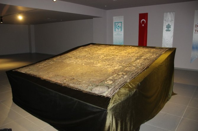 Süleyman Şah Türbesi’nin sanduka örtüsü ilk defa sergileniyor
