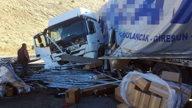 Samsun&rsquo;da tır kazası: 1&rsquo;i ağır, 2 yaralı