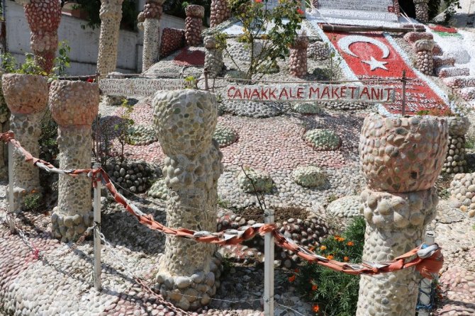 550 bin mozaik taşı ile anıt yaptı