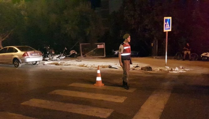 Yaya geçidinden geçerken otomobilin çarptığı Rus çifti ölüm ayırdı