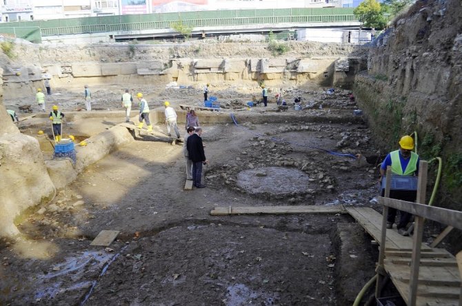 Beşiktaş’taki tarihi mezarlar görüntülendi