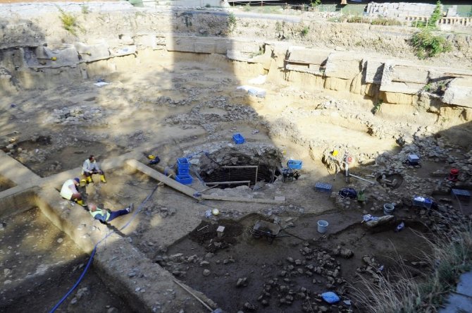Beşiktaş’taki tarihi mezarlar görüntülendi