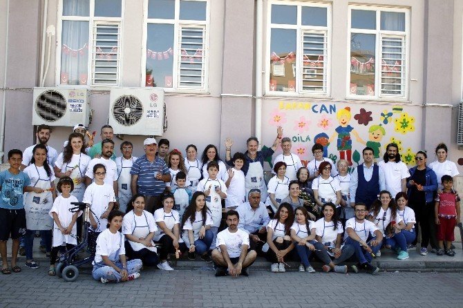 Anneler Günü’nde Okul Duvarı Tabloya Döndü