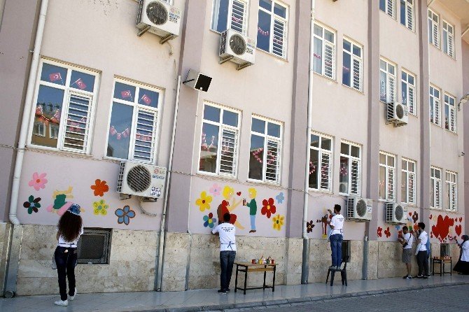 Anneler Günü’nde Okul Duvarı Tabloya Döndü