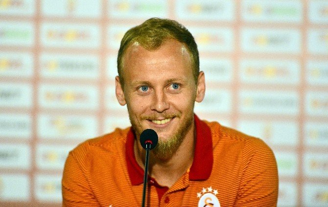 galatasarayin-defans-oyuncusu-semih-kaya-super-ligin-5-haftasinda.jpg