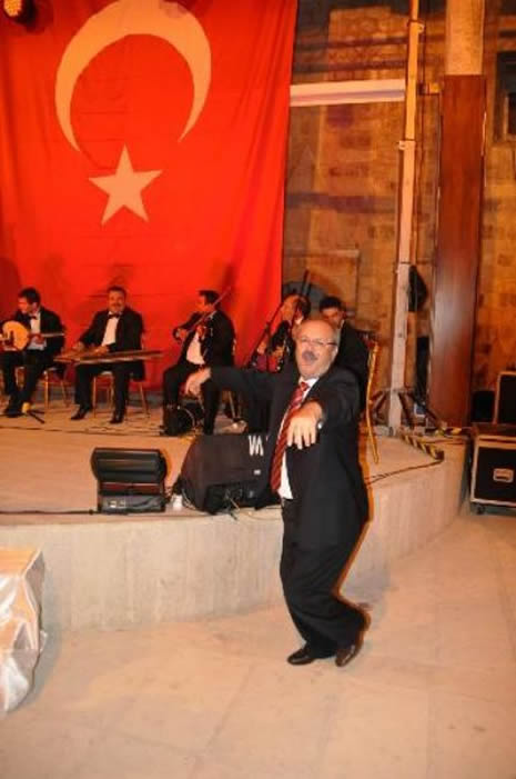 Resepsiyona damga vuran dans galerisi resim 5