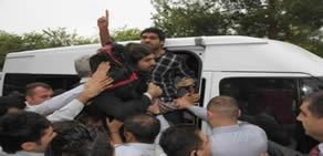 12 özel güvenlik bir kız öğrenciye karşı!