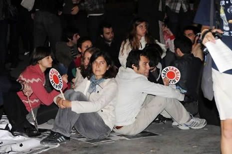 Taksim Meydanı trafiğe kapandı galerisi resim 1