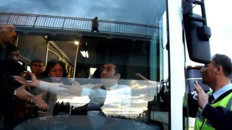 Avcılar'da çöp kamyonu üst geçide takıldı galerisi resim 4