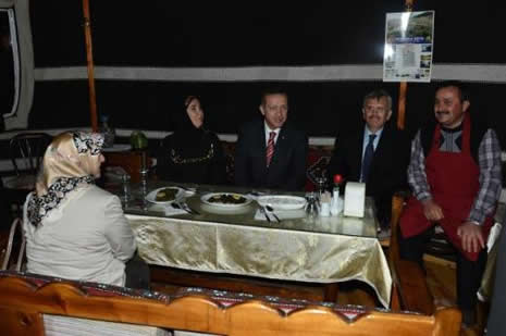 Başbakan'dan Kızılcahamam'a giderken kavun molası galerisi resim 4