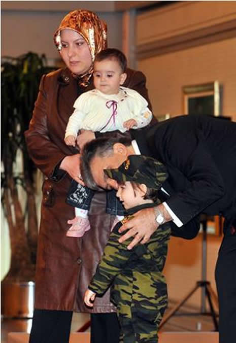 Abdullah Gül'ün en zor anları galerisi resim 7