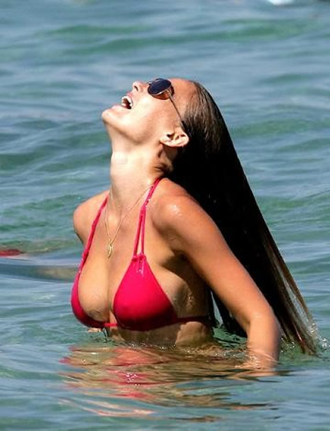 Plaja damgasını vuran ünlüler galerisi resim 4