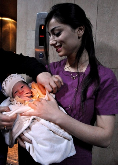 İşte yeni yılın ilk bebekleri galerisi resim 1