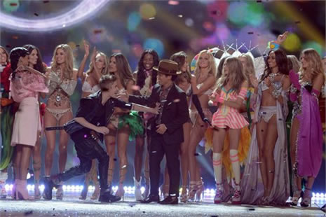 Victoria Secret 2013 Yılbaşı Koleksiyonu galerisi resim 14