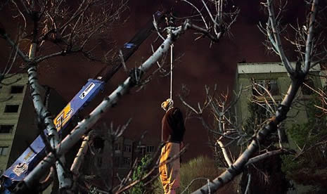 Herkesin gözü önünde astılar galerisi resim 10