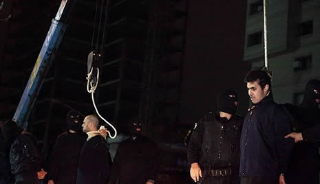 Herkesin gözü önünde astılar galerisi resim 3