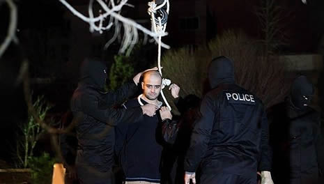 Herkesin gözü önünde astılar galerisi resim 8