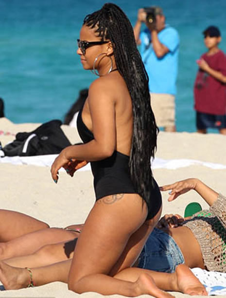 Milian frikik vermemek için çok uğraştı galerisi resim 8