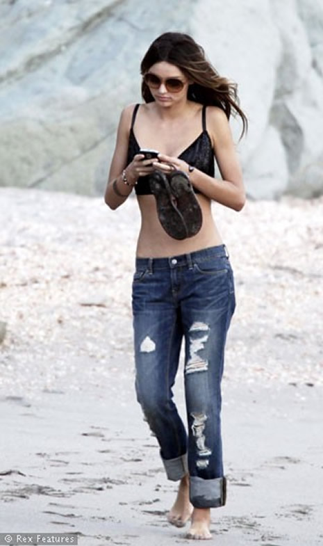 Carlie'nin Melekleri soyundular galerisi resim 26