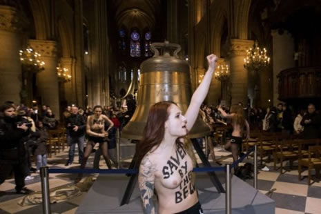Femen Papa´nın istifasını kutladı galerisi resim 13