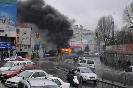 İstanbul'da otobüse molotoflu saldırı galerisi resim 2