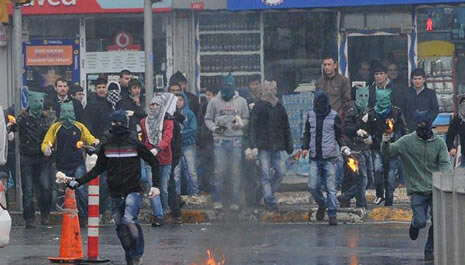 İstanbul'da otobüse molotoflu saldırı galerisi resim 7