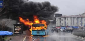 İstanbul'da otobüse molotoflu saldırı