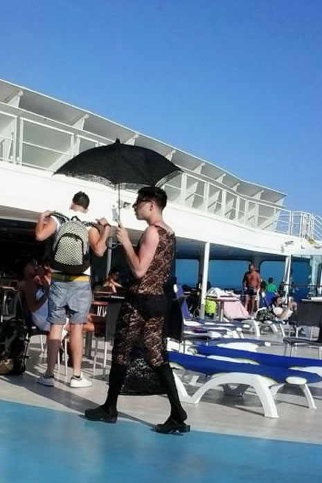 En acayip kıyafetler galerisi resim 11