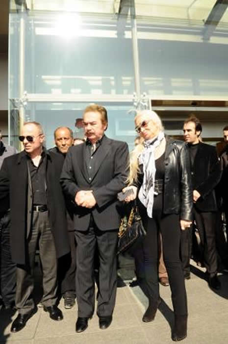 Müslüm Gürses için sanatçılar hastanede galerisi resim 14