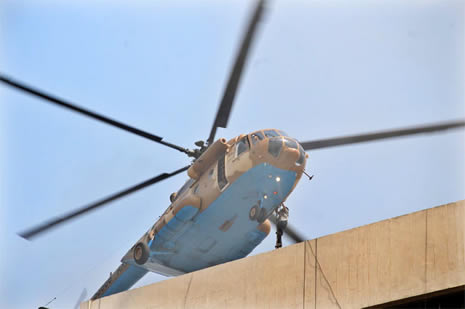 Yanan binadan böyle atladılar galerisi resim 11