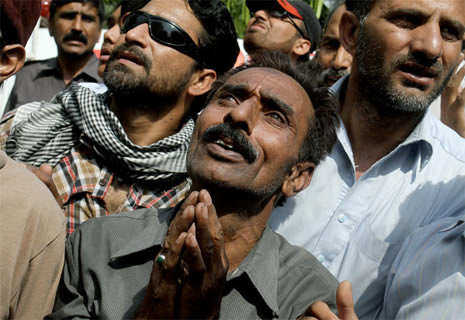 Yanan binadan böyle atladılar galerisi resim 6