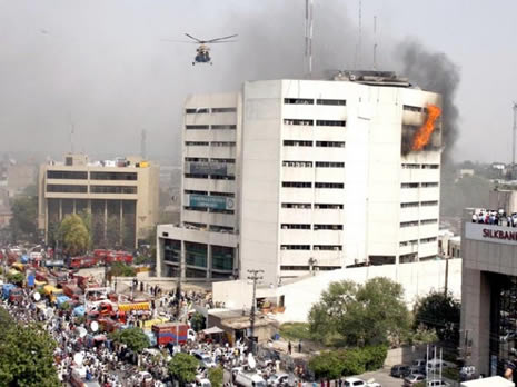 Yanan binadan böyle atladılar galerisi resim 7