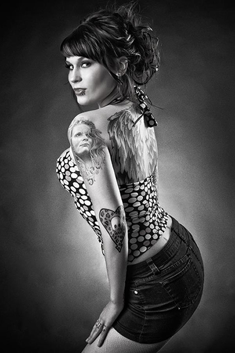 Yürek hoplatan dövmeli kızlar galerisi resim 10