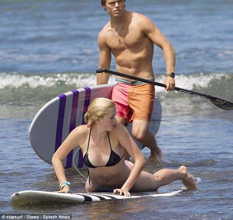 Ünlü çiftin kızı tatilde  galerisi resim 5