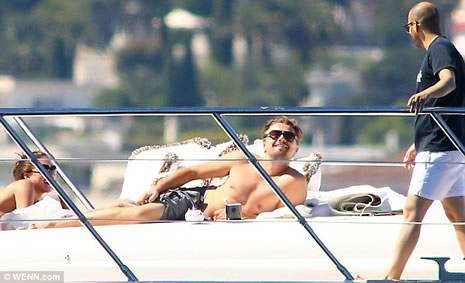 Haremiyle yatta görüntülendi  galerisi resim 1