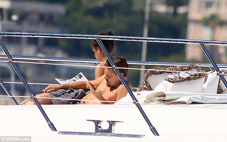 Haremiyle yatta görüntülendi  galerisi resim 3