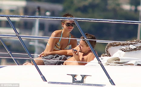 Haremiyle yatta görüntülendi  galerisi resim 8