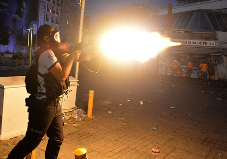 Taksim'de kare kare yaşananlar  galerisi resim 9