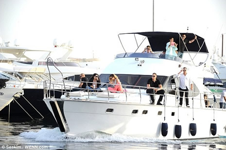 Rihanna İstanbul'da bunu yaptı  galerisi resim 11