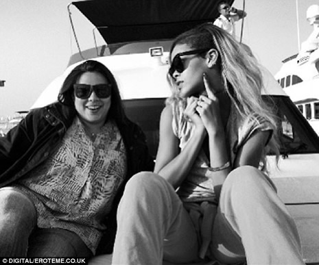 Rihanna İstanbul'da bunu yaptı  galerisi resim 4