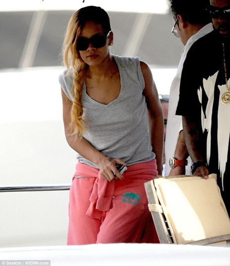 Rihanna İstanbul'da bunu yaptı  galerisi resim 5