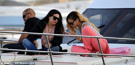 Rihanna İstanbul'da bunu yaptı  galerisi resim 7