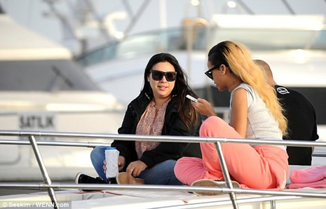 Rihanna İstanbul'da bunu yaptı  galerisi resim 9