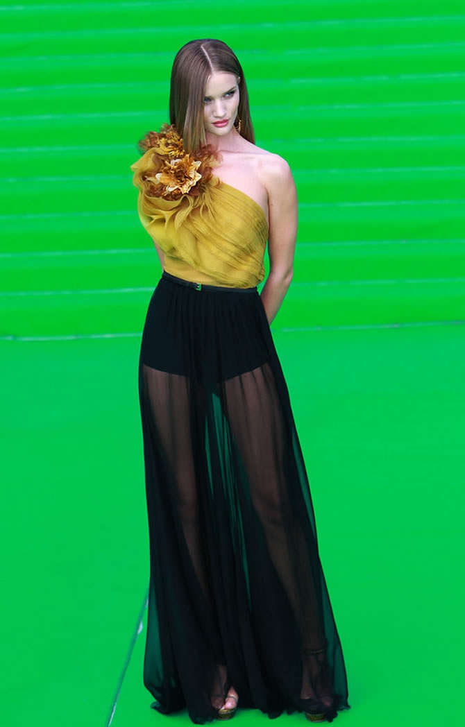 Ünlülerde transparan modası galerisi resim 7